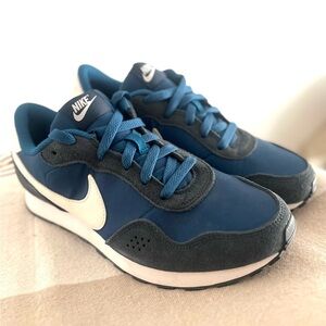 Nike Kids' Black and Blue Sneakers